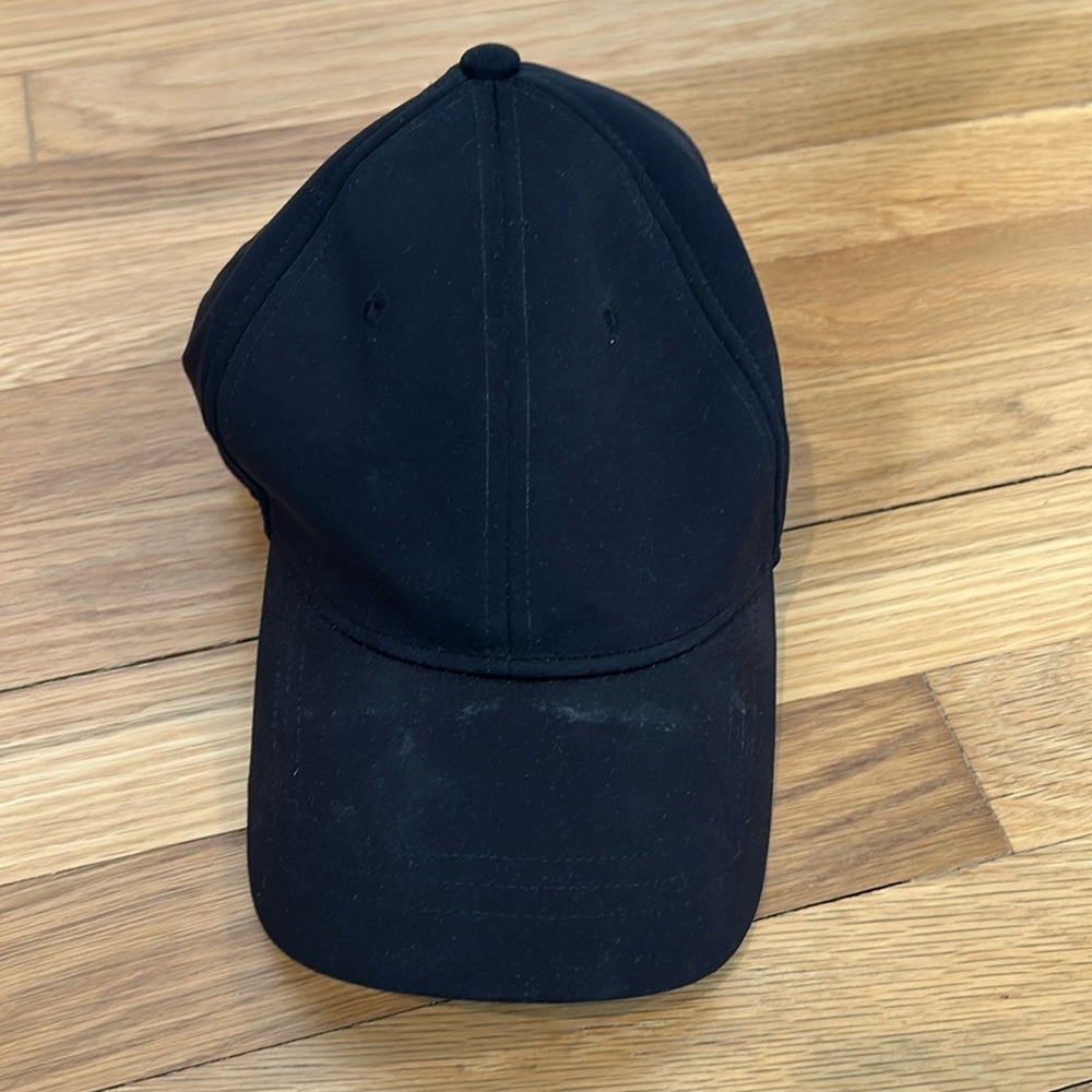 GARAGE SALE
Lululemon workout hat